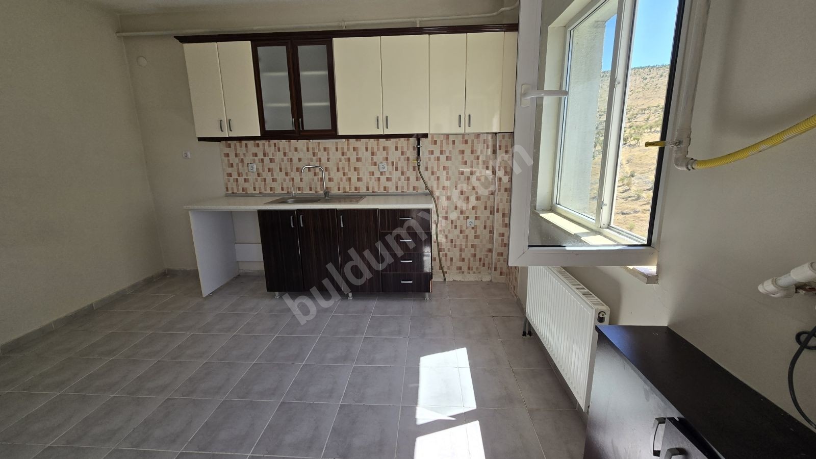 TOKİ DE KİRALIK 3+1 DAİRE - Fotoğraf 10