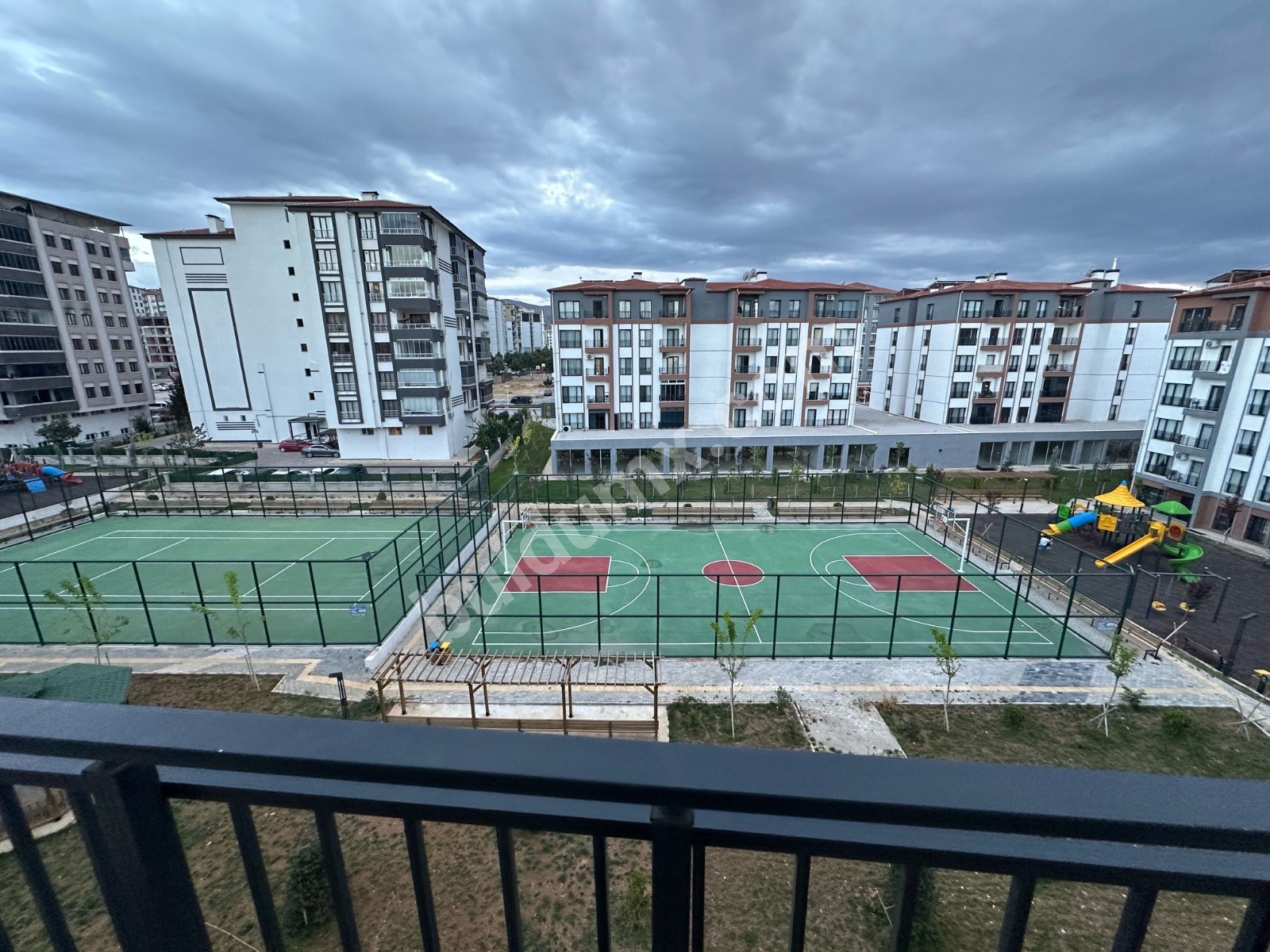 FAHRİKAYAHAN TOKİLERDE SATILIK ARAKAT DAİRE - Fotoğraf 6